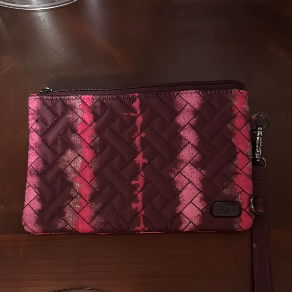 Lug peekaboo wristlet